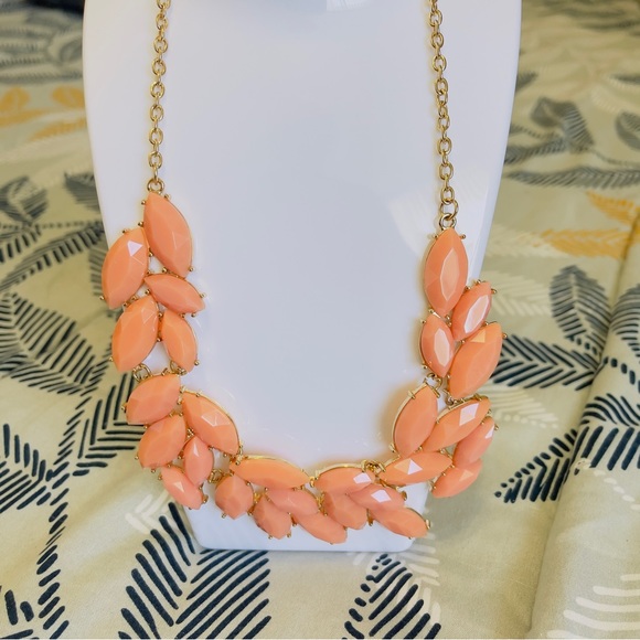 Vintage Bib Necklace ,Peach Geometric Link Necklace in excellent condition - Picture 4 of 7